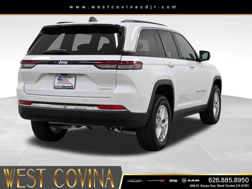 New 2026 Bright White Clearcoat Jeep Laredo image 5