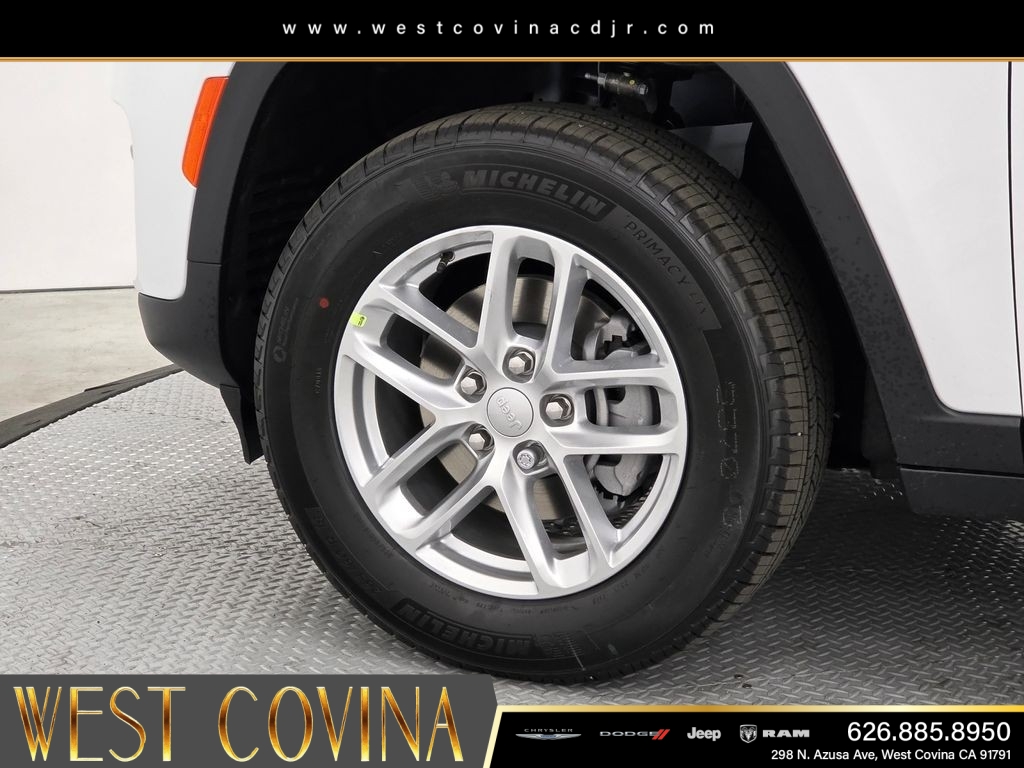 New 2026 Bright White Clearcoat Jeep Laredo image 9