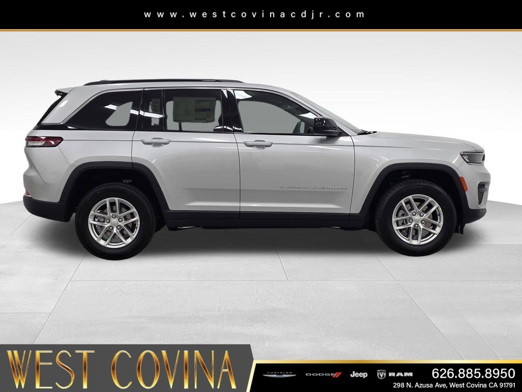 New 2026 Silver Zynith Jeep Laredo image 4