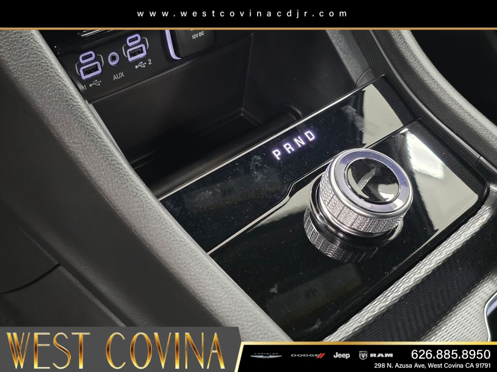 New 2026 Diamond Black Crystal Pearlcoat Jeep Laredo image 14