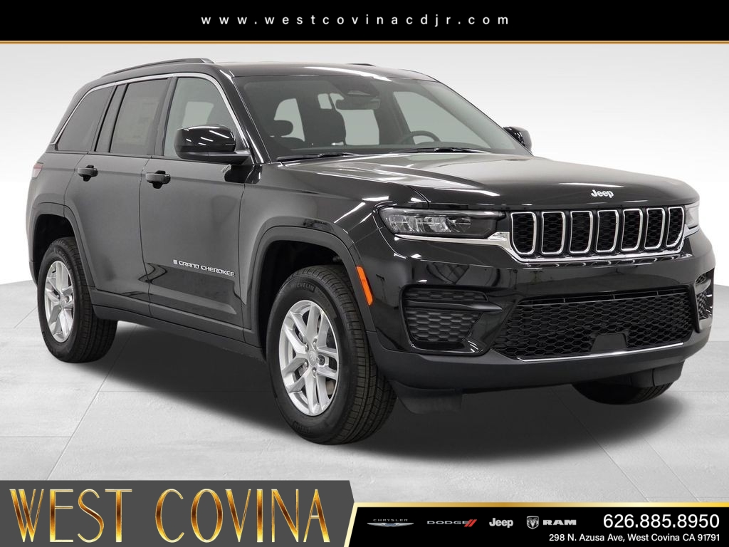 New 2026 Diamond Black Crystal Pearlcoat Jeep Laredo image 17