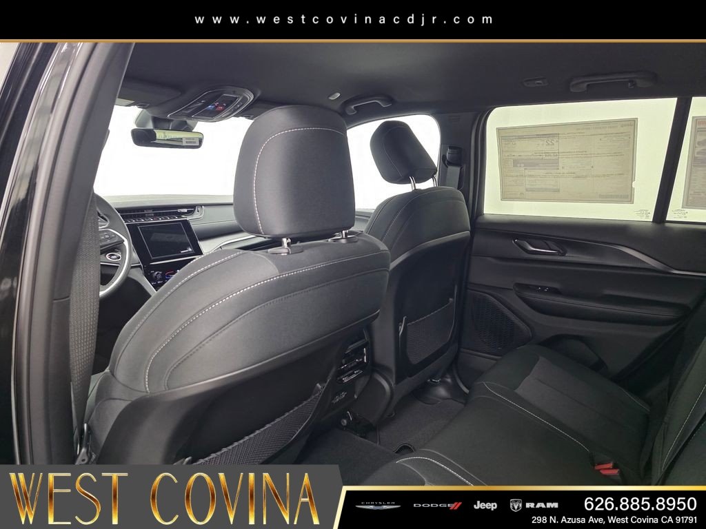 New 2026 Diamond Black Crystal Pearlcoat Jeep Laredo image 25