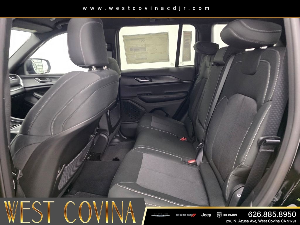 New 2026 Diamond Black Crystal Pearlcoat Jeep Laredo image 26