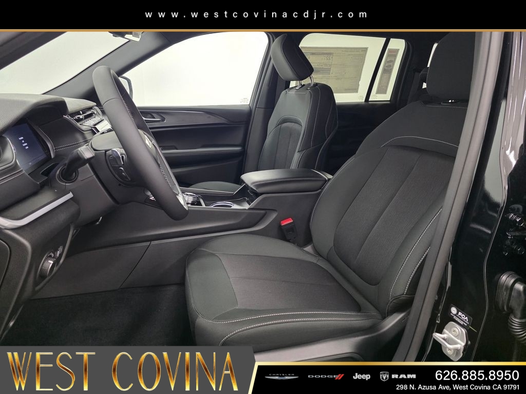 New 2026 Diamond Black Crystal Pearlcoat Jeep Laredo image 27