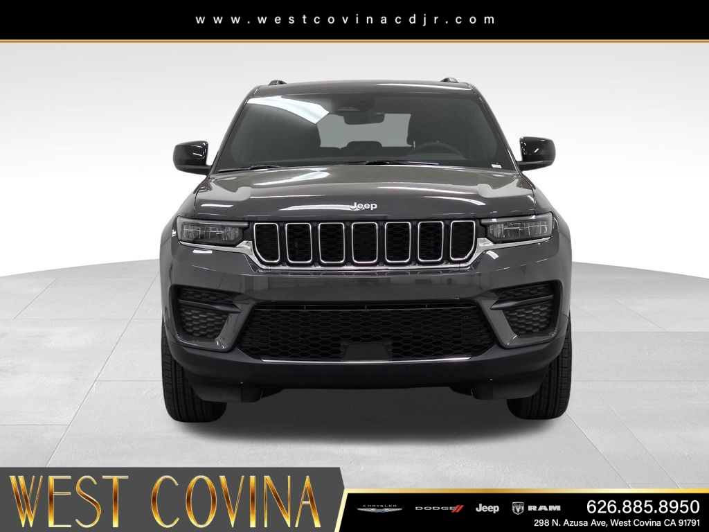 New 2026 Baltic Gray Metallic Clearcoat Jeep Laredo image 2