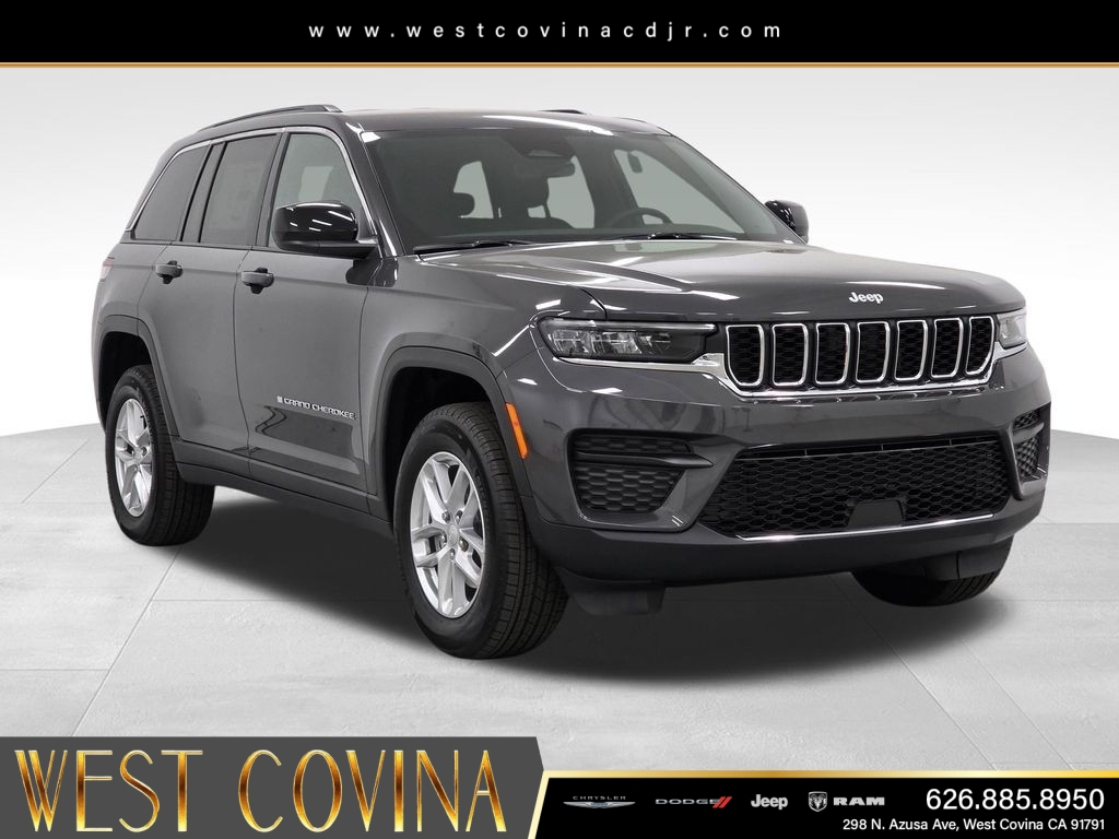New 2026 Baltic Gray Metallic Clearcoat Jeep Laredo image 3