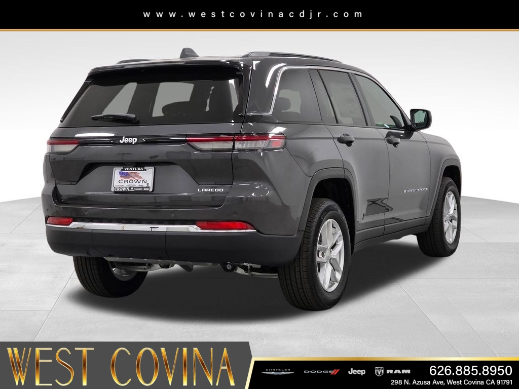 New 2026 Baltic Gray Metallic Clearcoat Jeep Laredo image 5