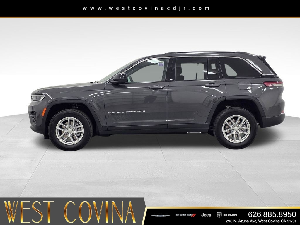 New 2026 Baltic Gray Metallic Clearcoat Jeep Laredo image 8