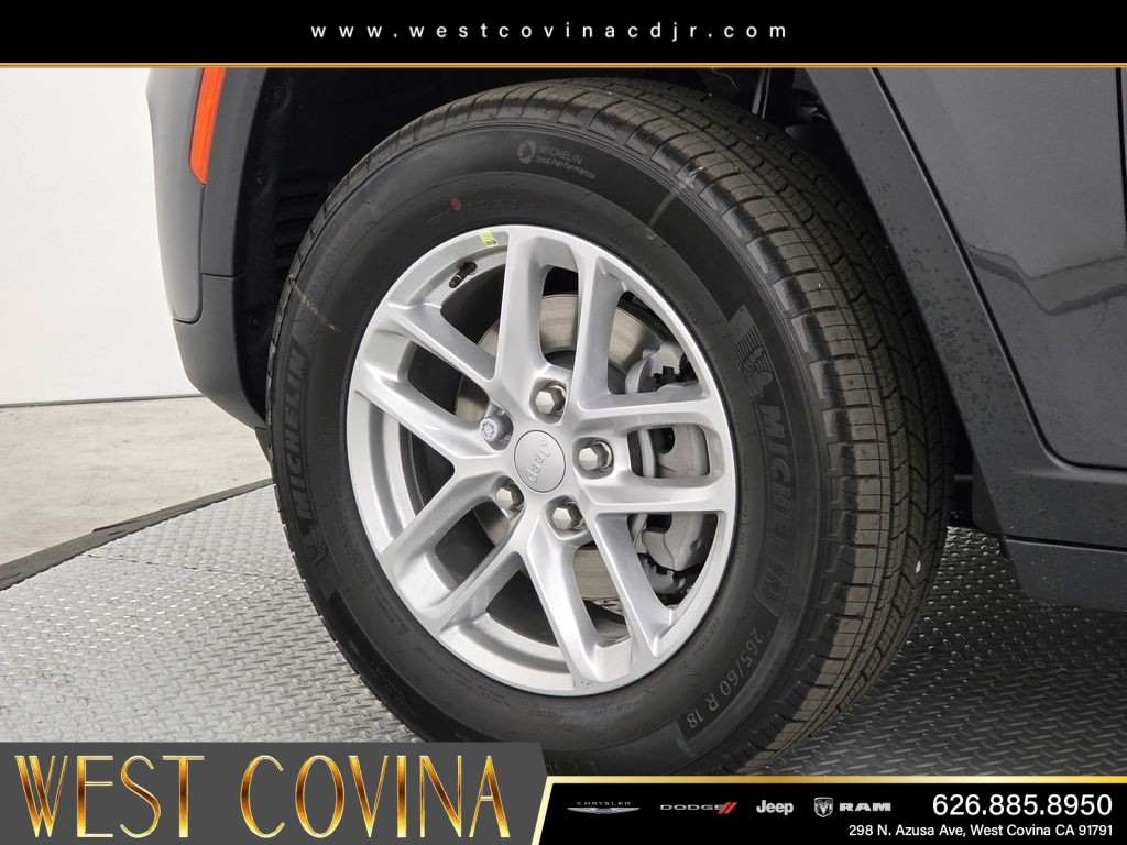 New 2026 Baltic Gray Metallic Clearcoat Jeep Laredo image 9
