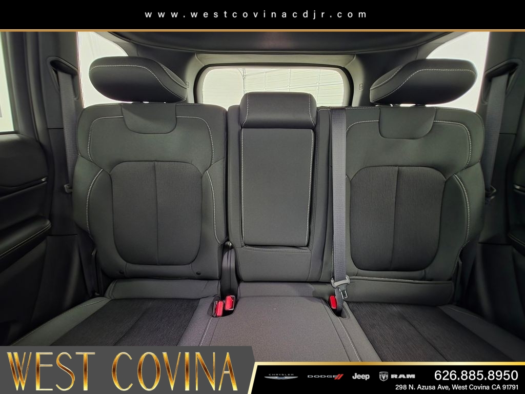 New 2026 Baltic Gray Metallic Clearcoat Jeep Laredo image 13