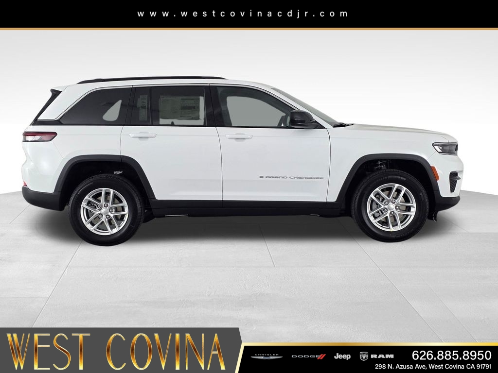 New 2026 Bright White Clearcoat Jeep Laredo image 4