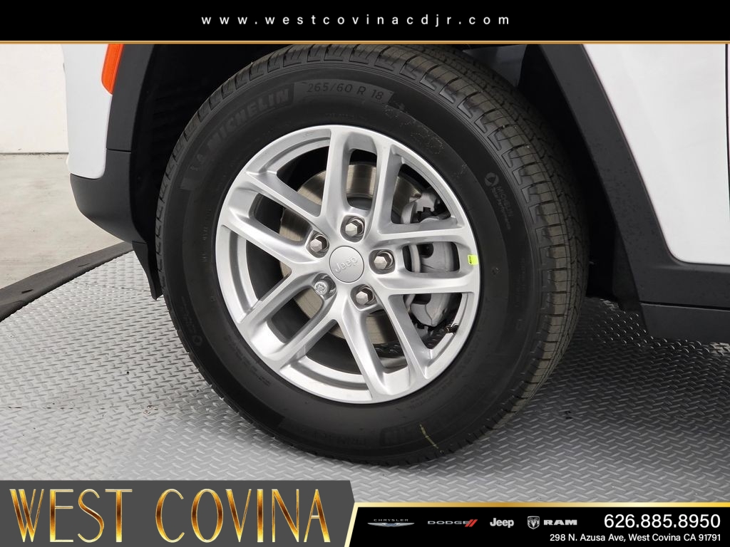 New 2026 Bright White Clearcoat Jeep Laredo image 9
