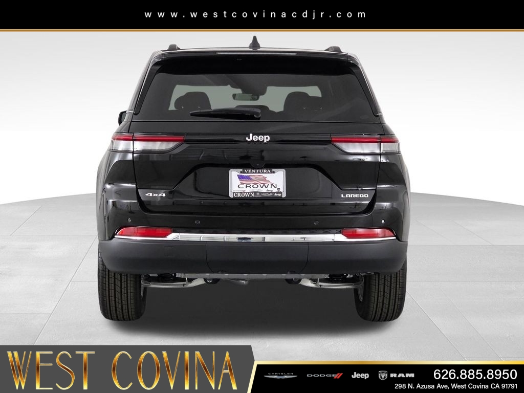 New 2026 Diamond Black Crystal Pearlcoat Jeep Laredo image 6