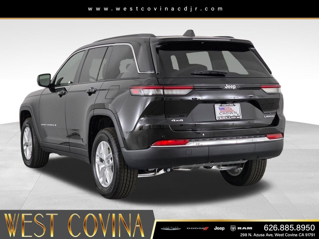 New 2026 Diamond Black Crystal Pearlcoat Jeep Laredo image 7