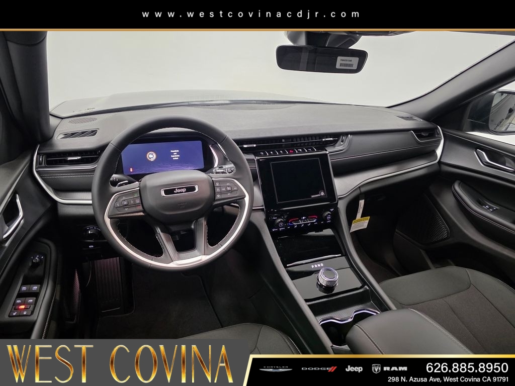New 2026 Diamond Black Crystal Pearlcoat Jeep Laredo image 10