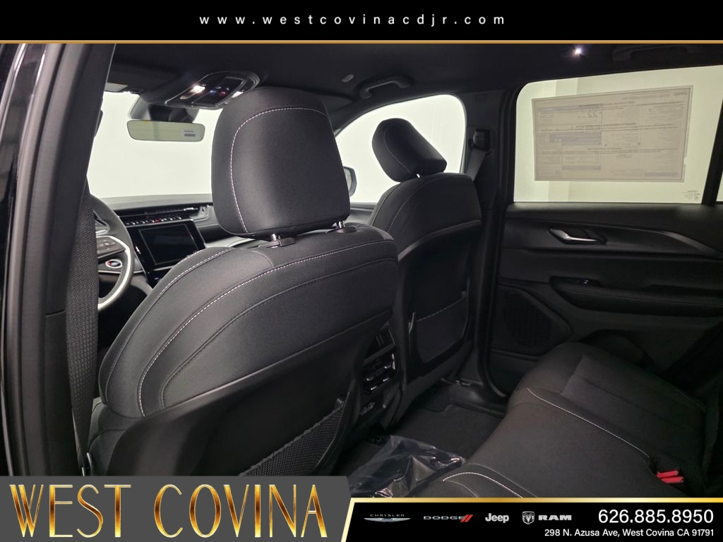 New 2026 Diamond Black Crystal Pearlcoat Jeep Laredo image 11