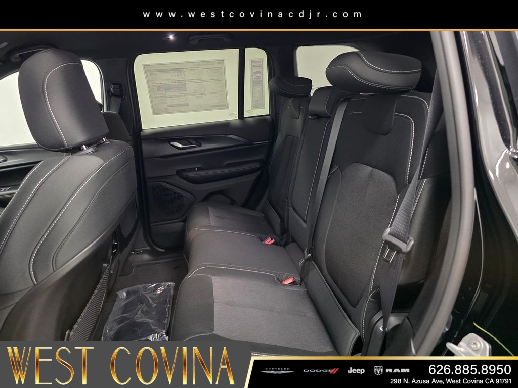 New 2026 Diamond Black Crystal Pearlcoat Jeep Laredo image 12