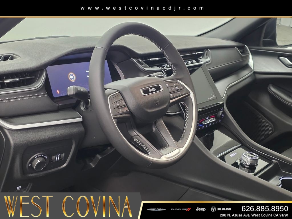 New 2026 Diamond Black Crystal Pearlcoat Jeep Laredo image 14