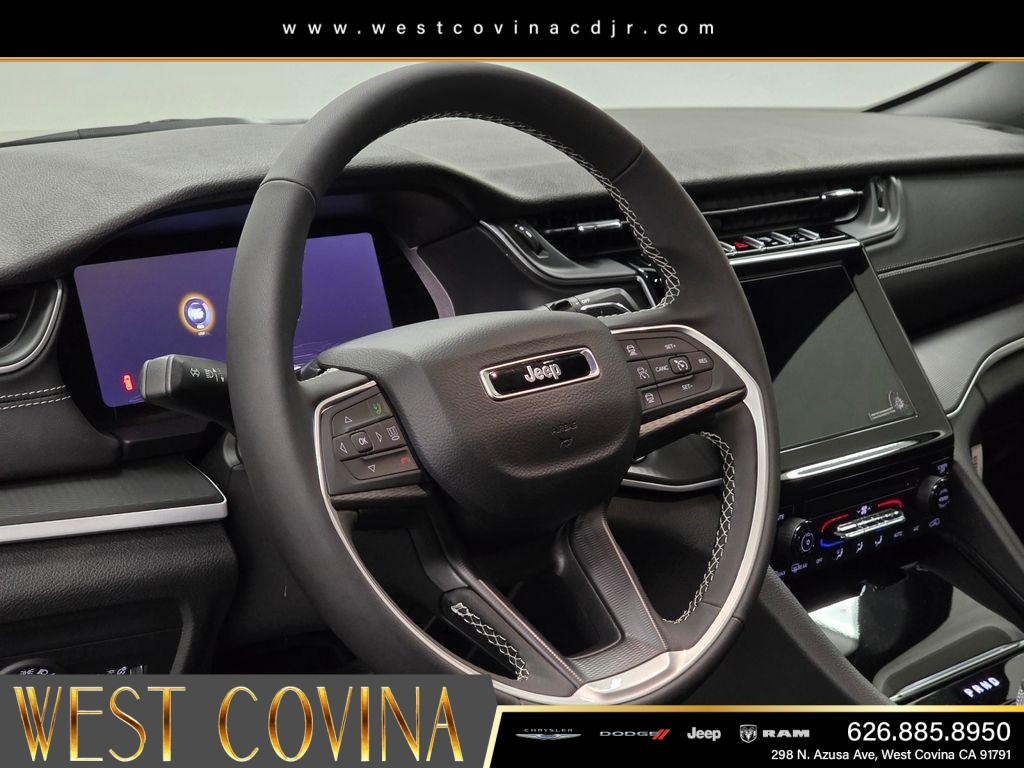 New 2026 Diamond Black Crystal Pearlcoat Jeep Laredo image 15