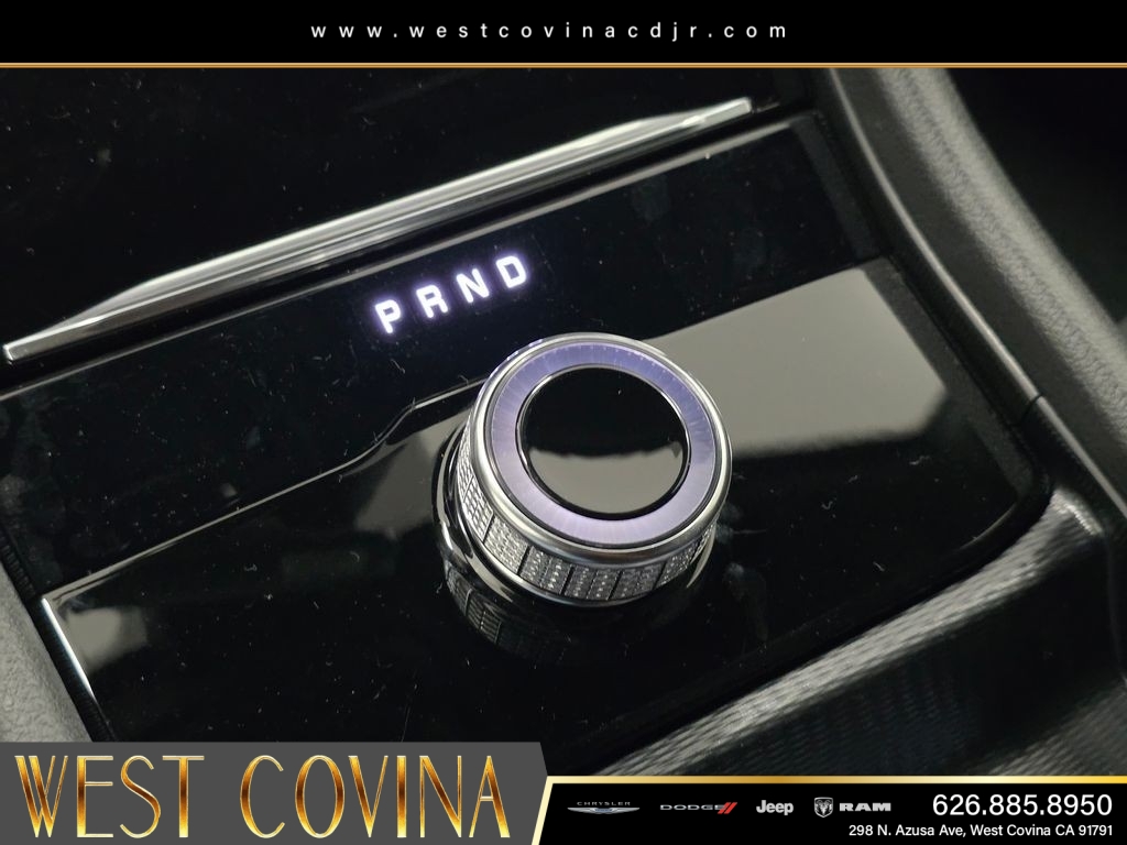 New 2026 Diamond Black Crystal Pearlcoat Jeep Laredo image 16