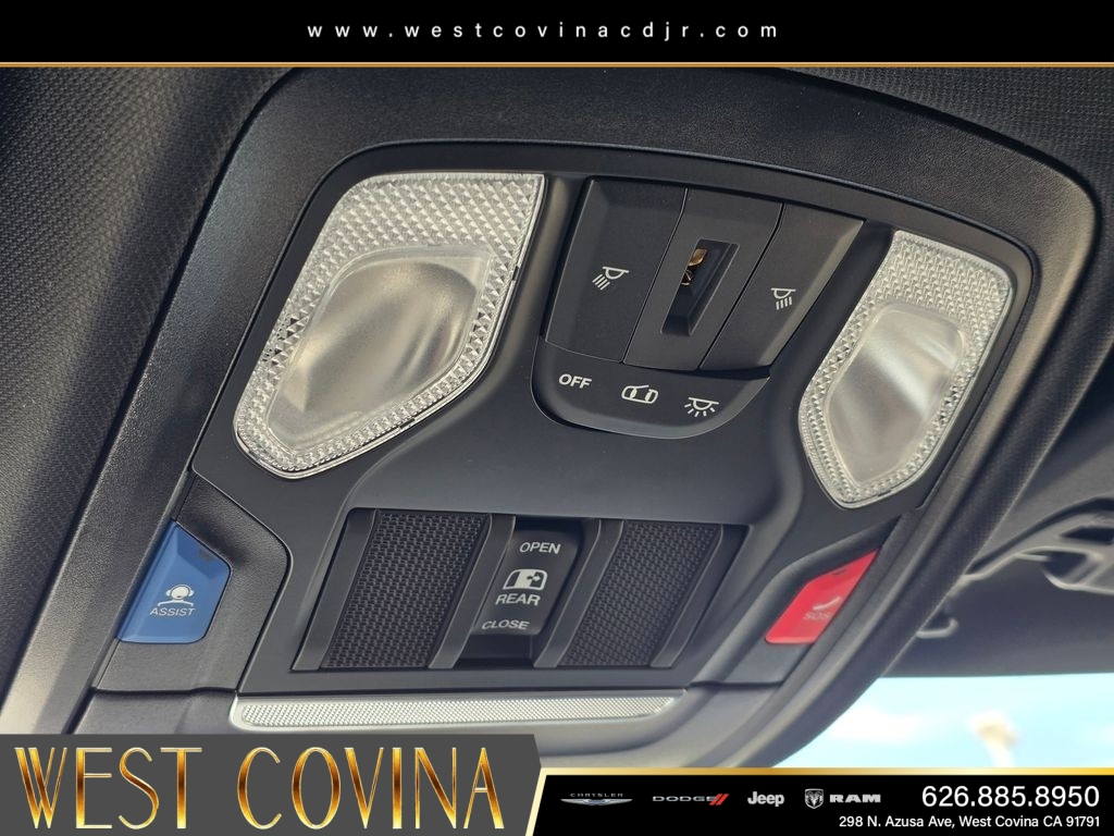 New 2026 Diamond Black Crystal Pearlcoat RAM Express image 17