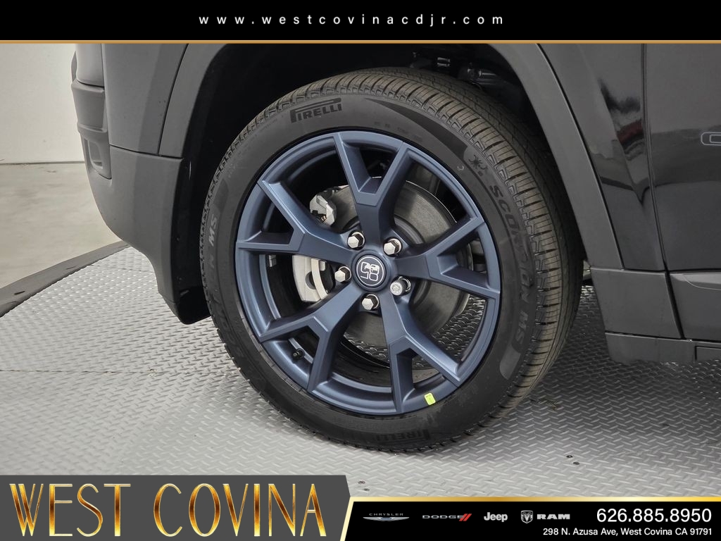 New 2026 Diamond Black Crystal Pearlcoat Jeep  image 9