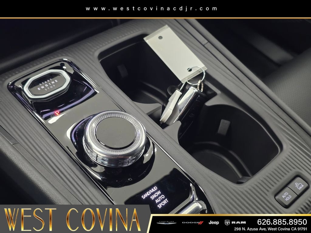 New 2026 Diamond Black Crystal Pearlcoat Jeep  image 17