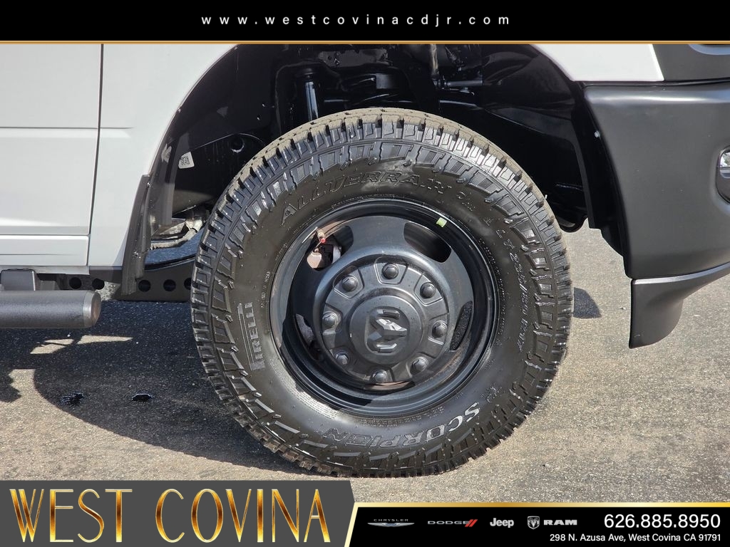 New 2026 Bright White Clear-Coat Exterior Paint RAM Tradesman image 9