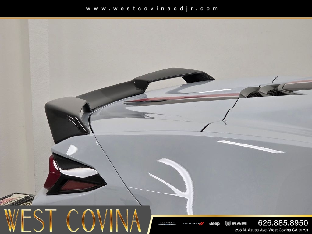 Used 2024 White Chevrolet Stingray image 10