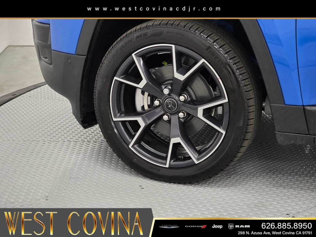 New 2026 Hydro Blue Pearl-Coat Exterior Paint Jeep Overland image 9