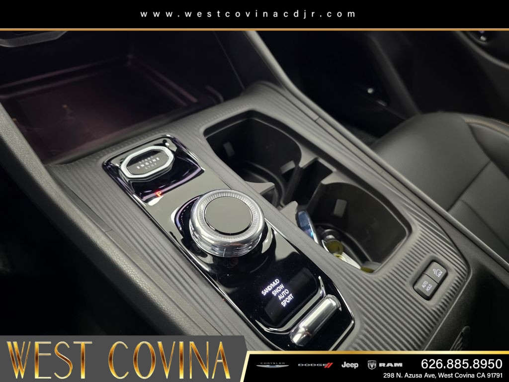 New 2026 Diamond Black Crystal Pearlcoat Jeep  image 16