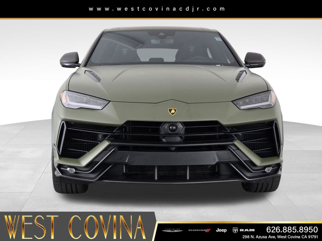 Used 2024  Lamborghini Performante image 2
