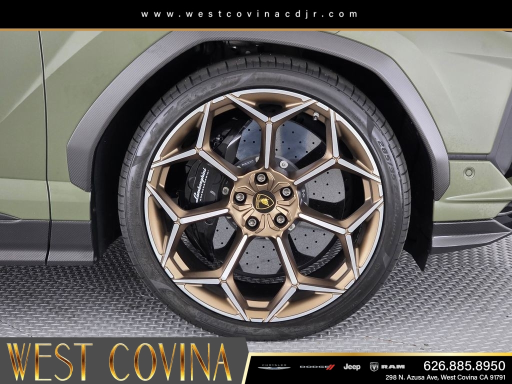 Used 2024  Lamborghini Performante image 11