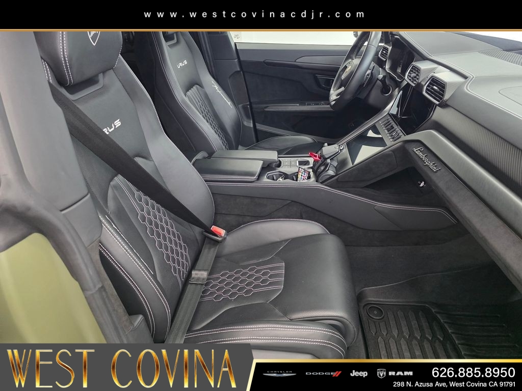 Used 2024  Lamborghini Performante image 12