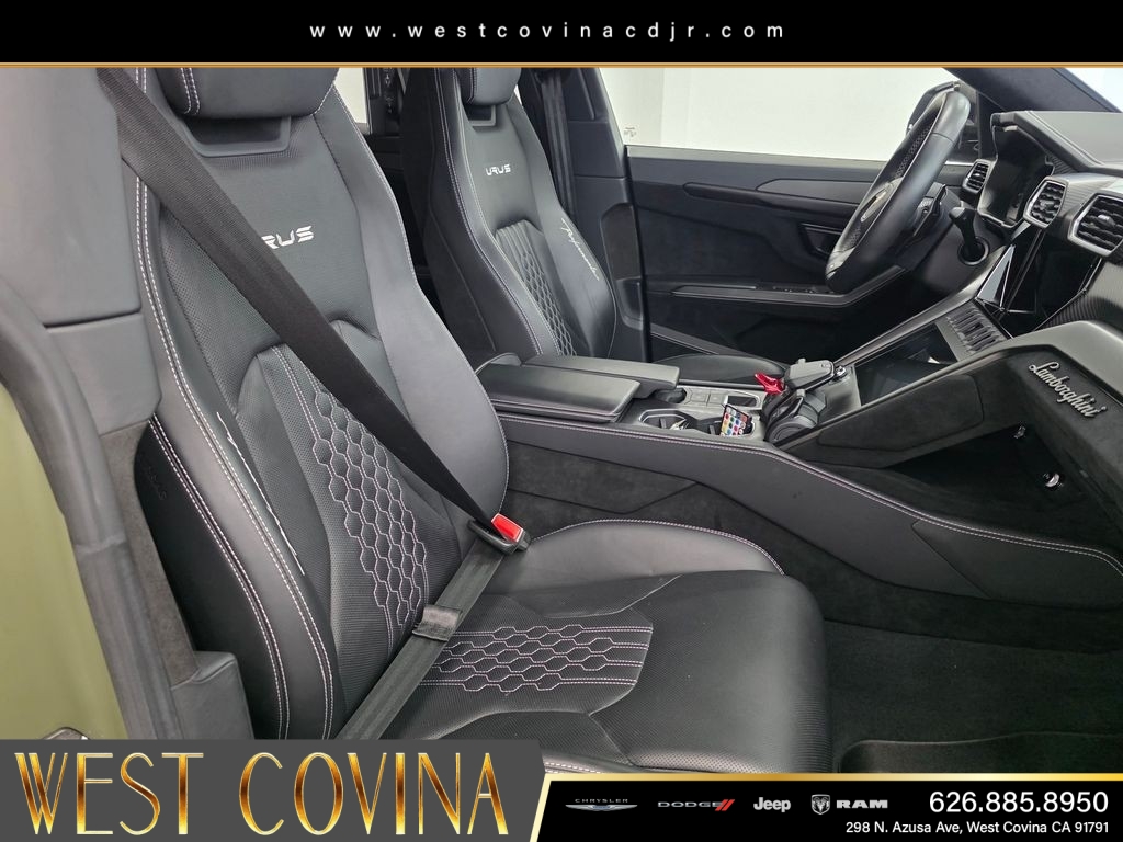 Used 2024  Lamborghini Performante image 13