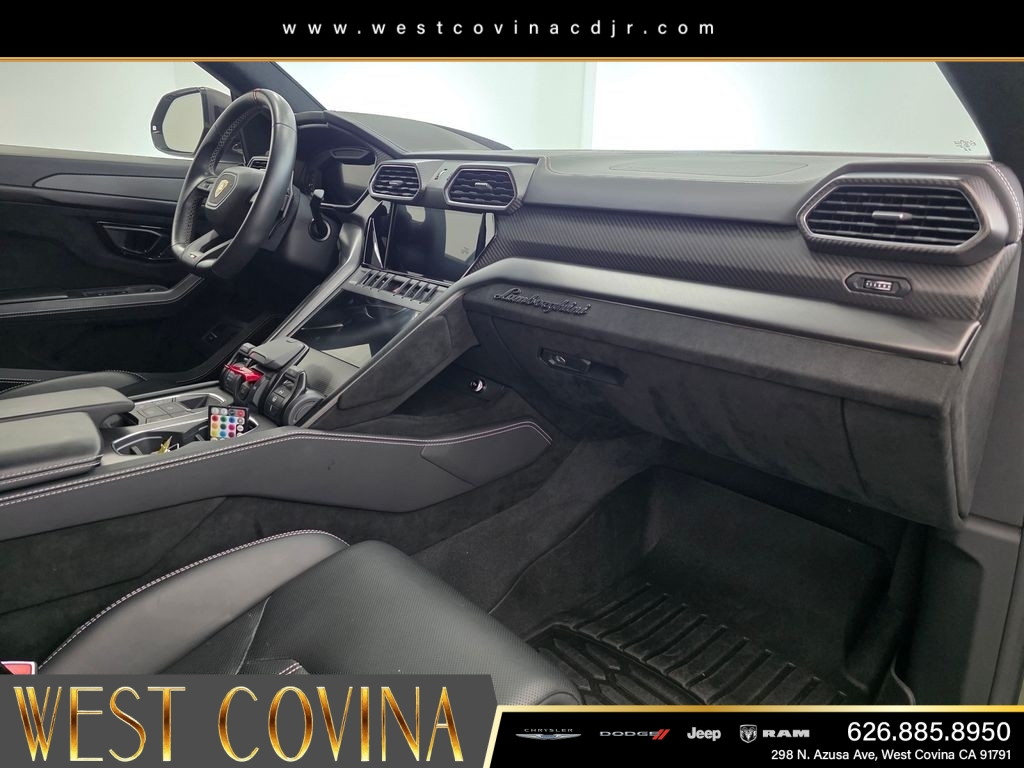 Used 2024  Lamborghini Performante image 18