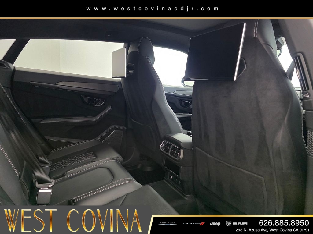 Used 2024  Lamborghini Performante image 19