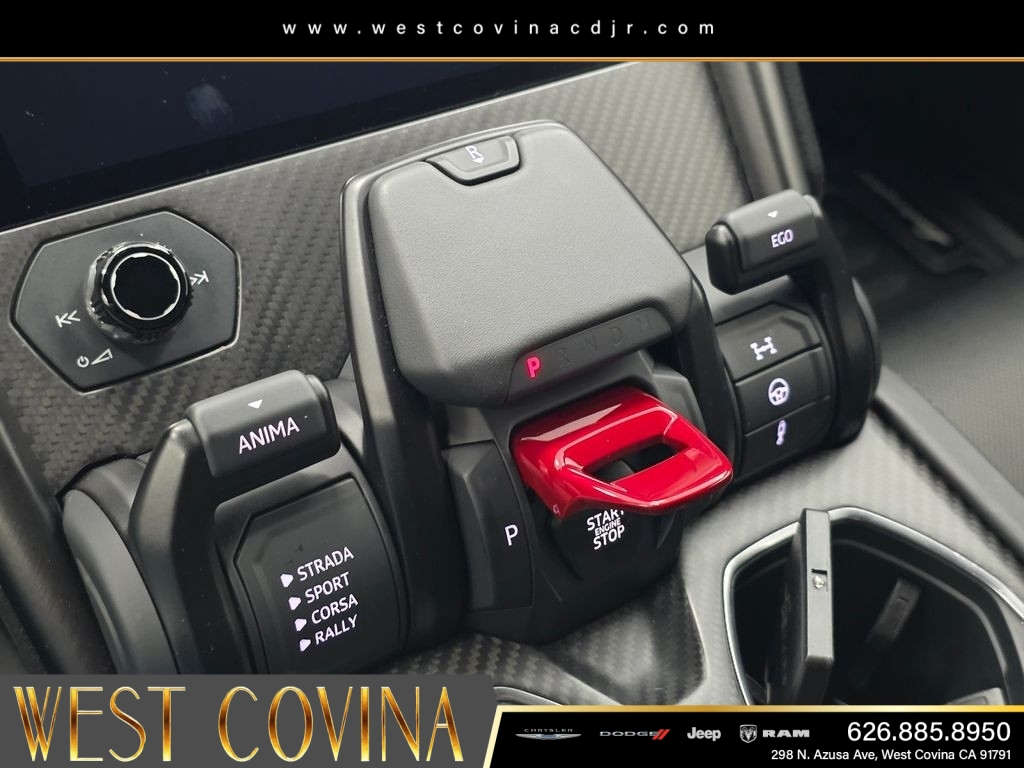 Used 2024  Lamborghini Performante image 30