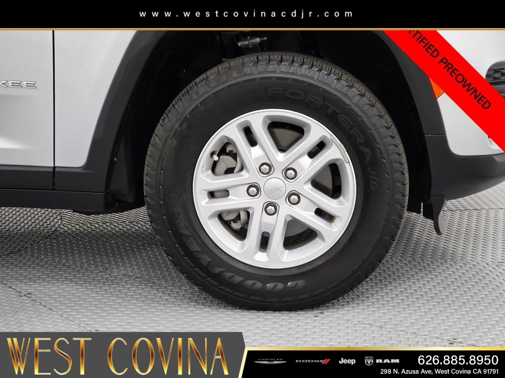 Certified Used 2025 Silver Jeep Laredo image 9