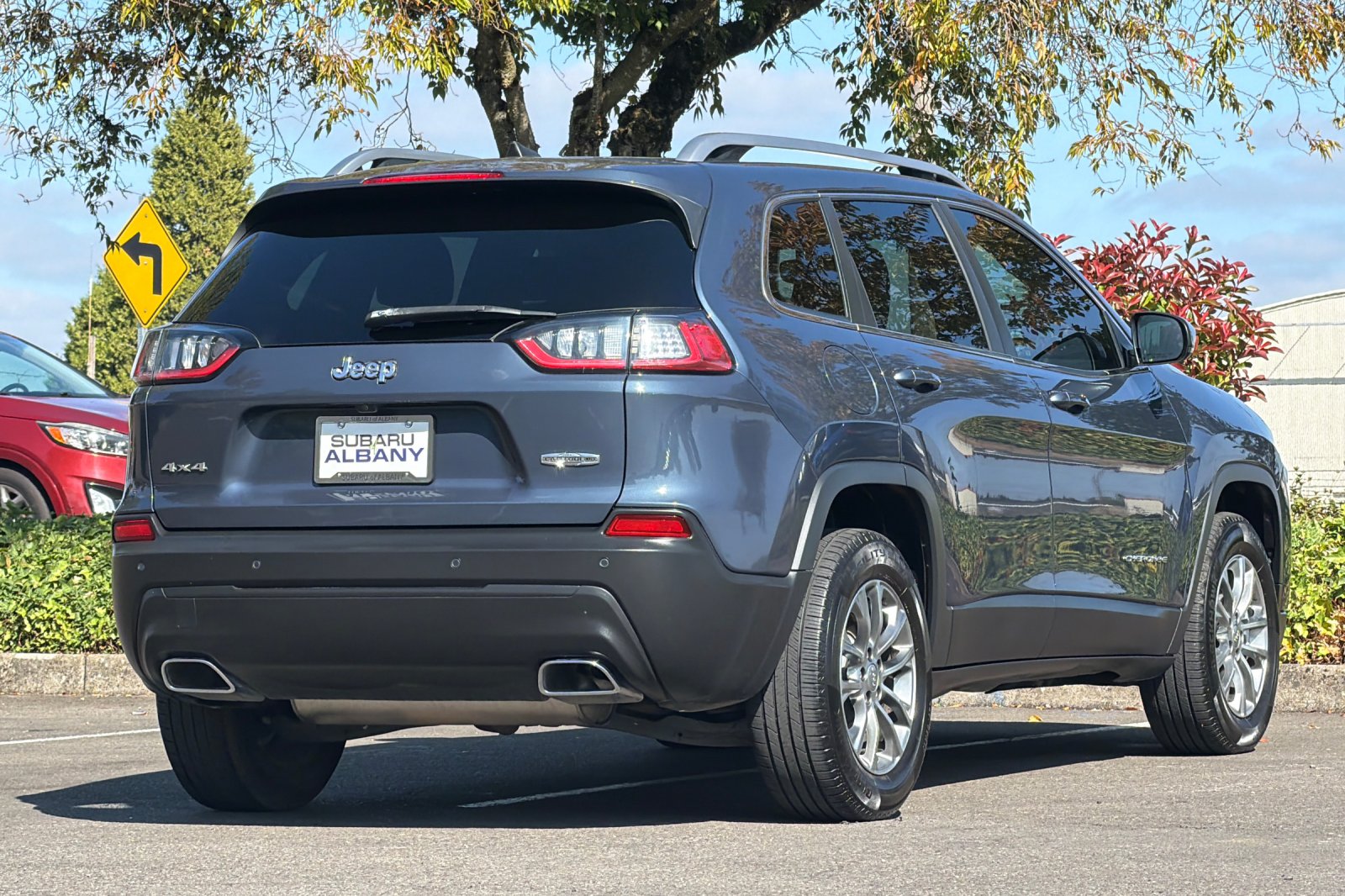 Used 2021 Slate Blue Pearlcoat Jeep Latitude Lux image 4