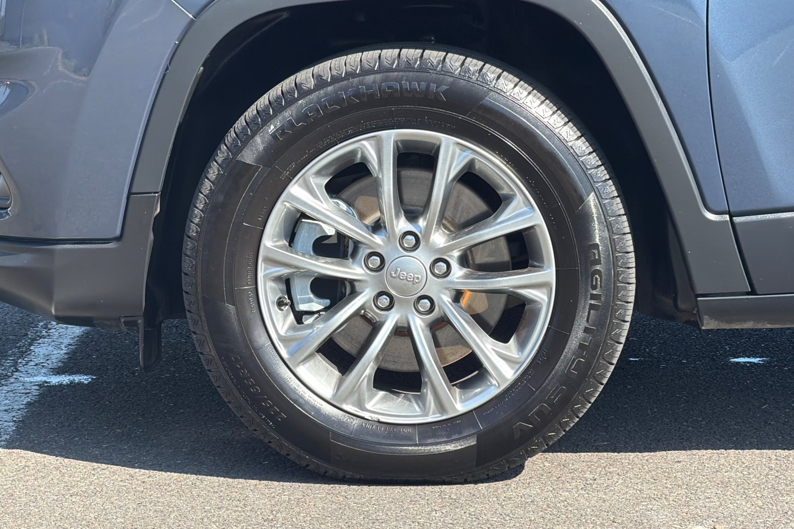 Used 2021 Slate Blue Pearlcoat Jeep Latitude Lux image 25