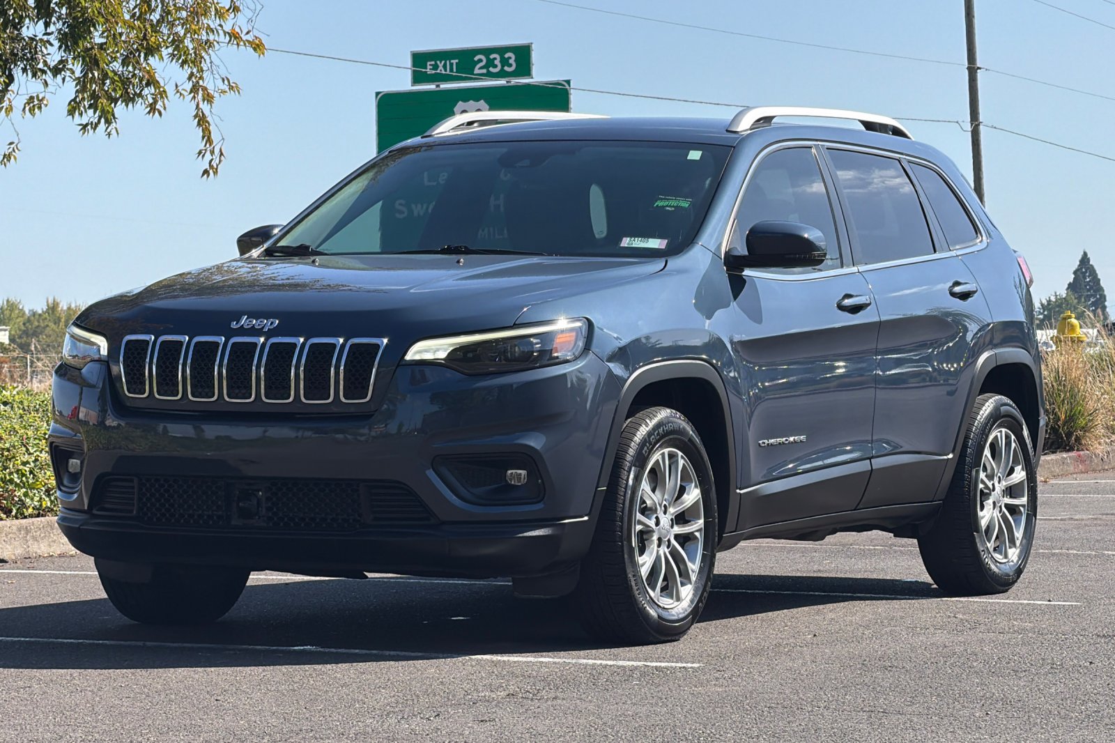 Used 2021 Slate Blue Pearlcoat Jeep Latitude Lux image 8