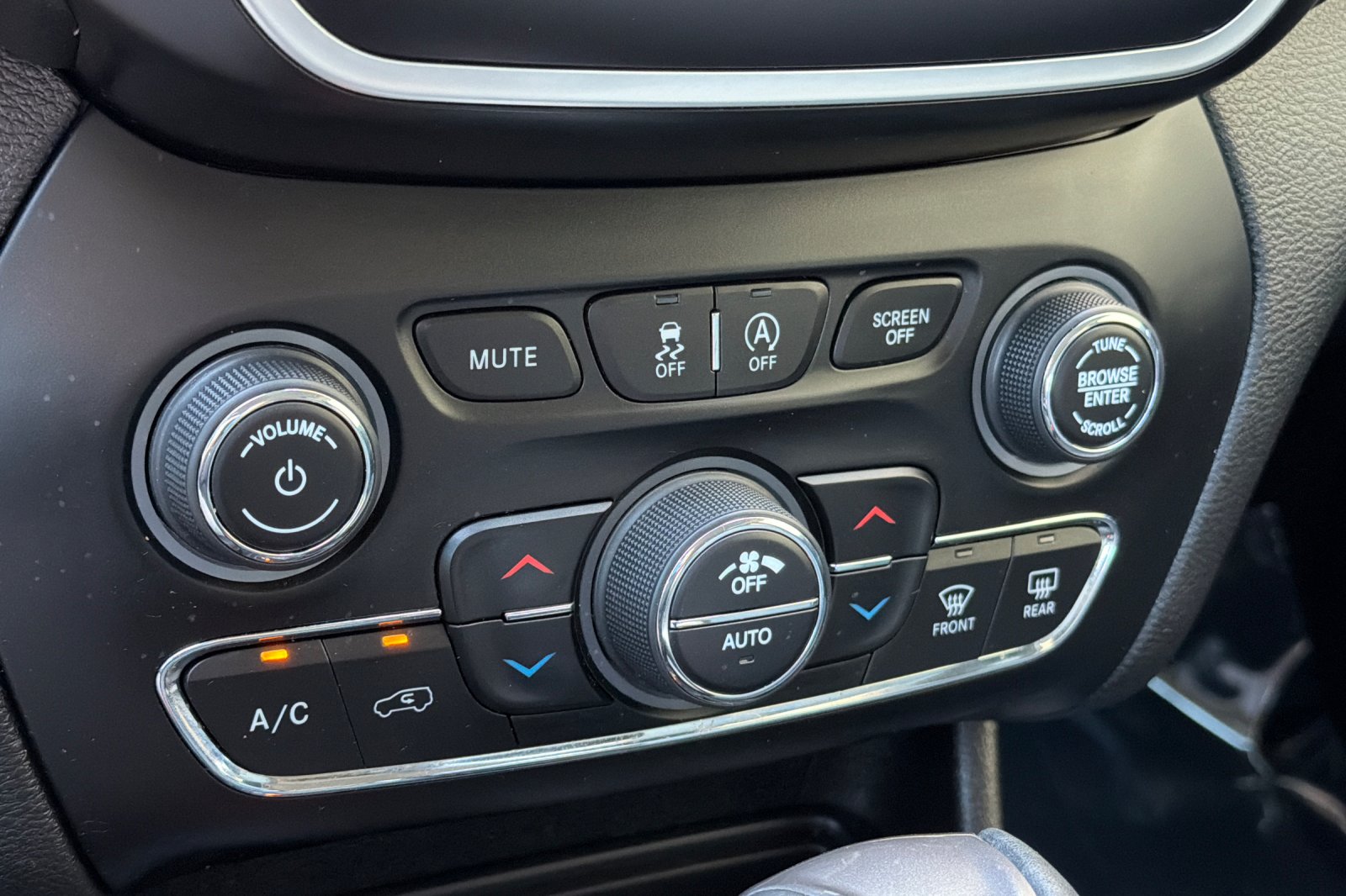Used 2021 Slate Blue Pearlcoat Jeep Latitude Lux image 20