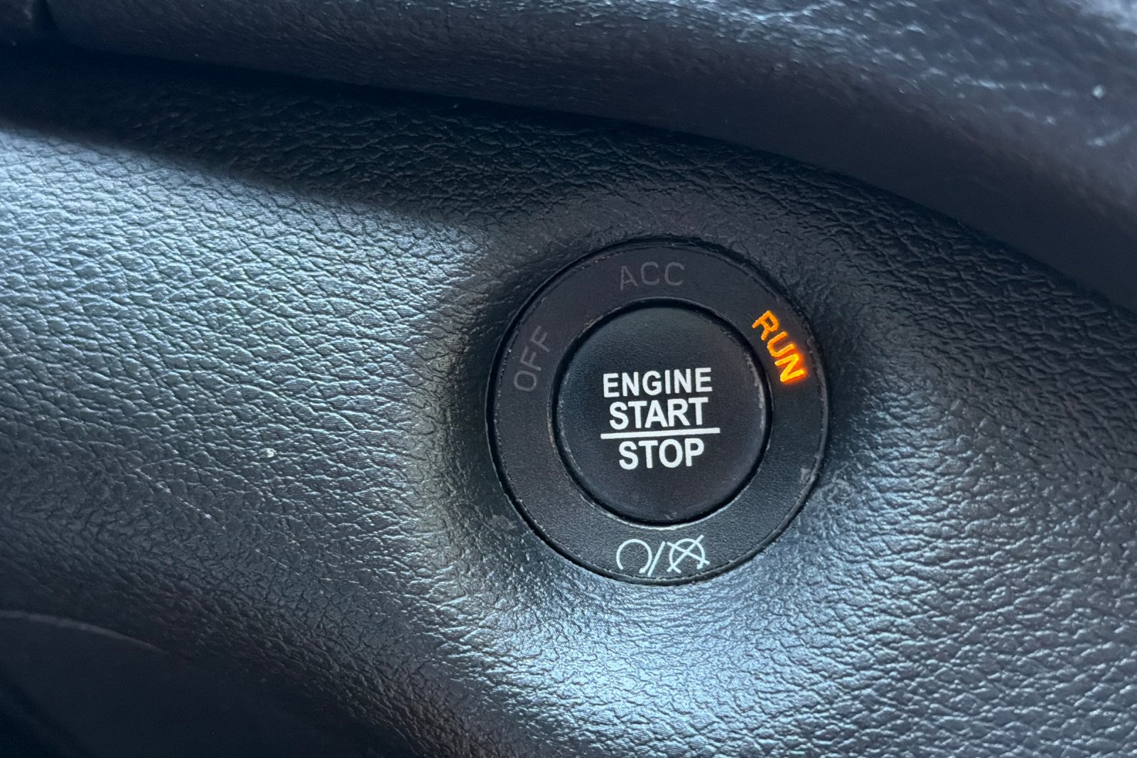 Used 2021 Slate Blue Pearlcoat Jeep Latitude Lux image 22