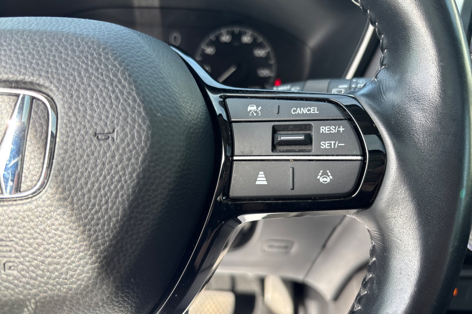 Certified Used 2025 White Honda EX-L image 29