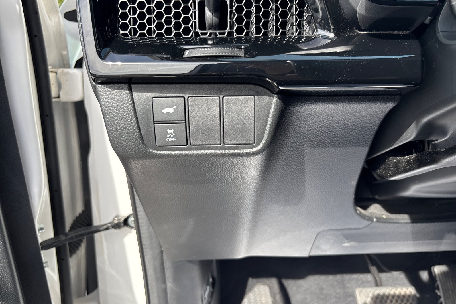 Certified Used 2025 White Honda EX-L image 32