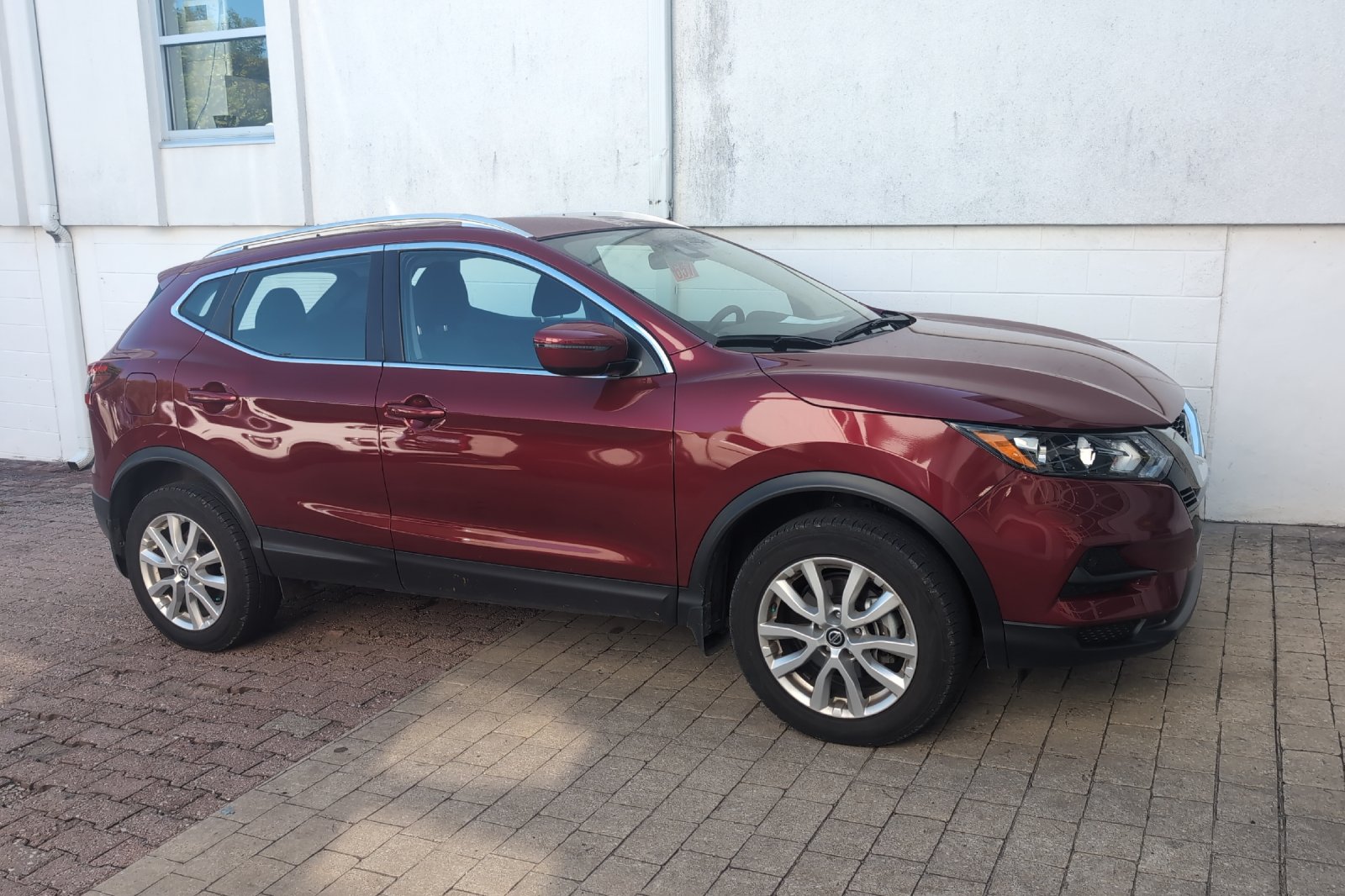 Used 2020 Red Nissan SV image 2