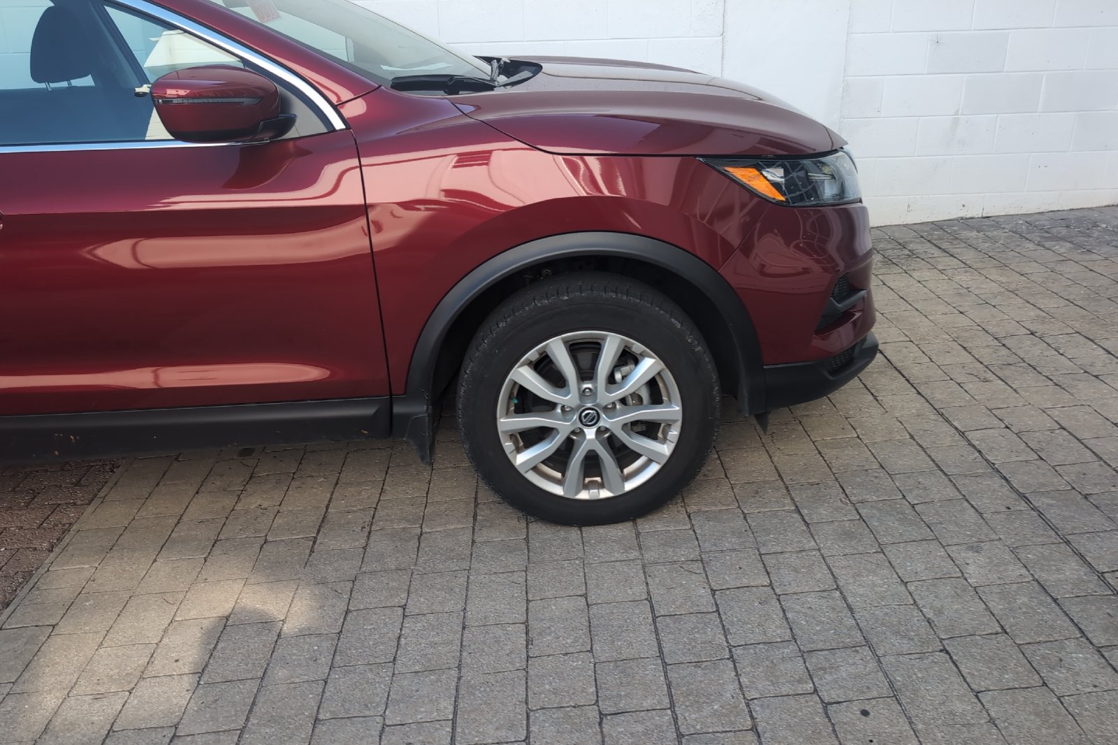 Used 2020 Red Nissan SV image 3