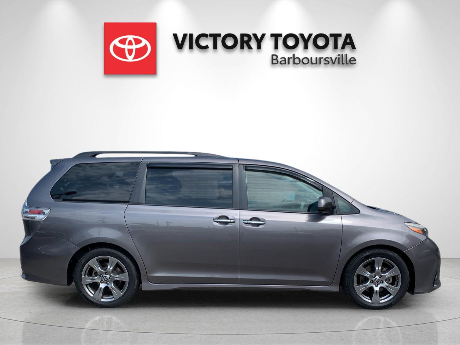 Certified Used 2018 Gray Toyota SE Premium image 6