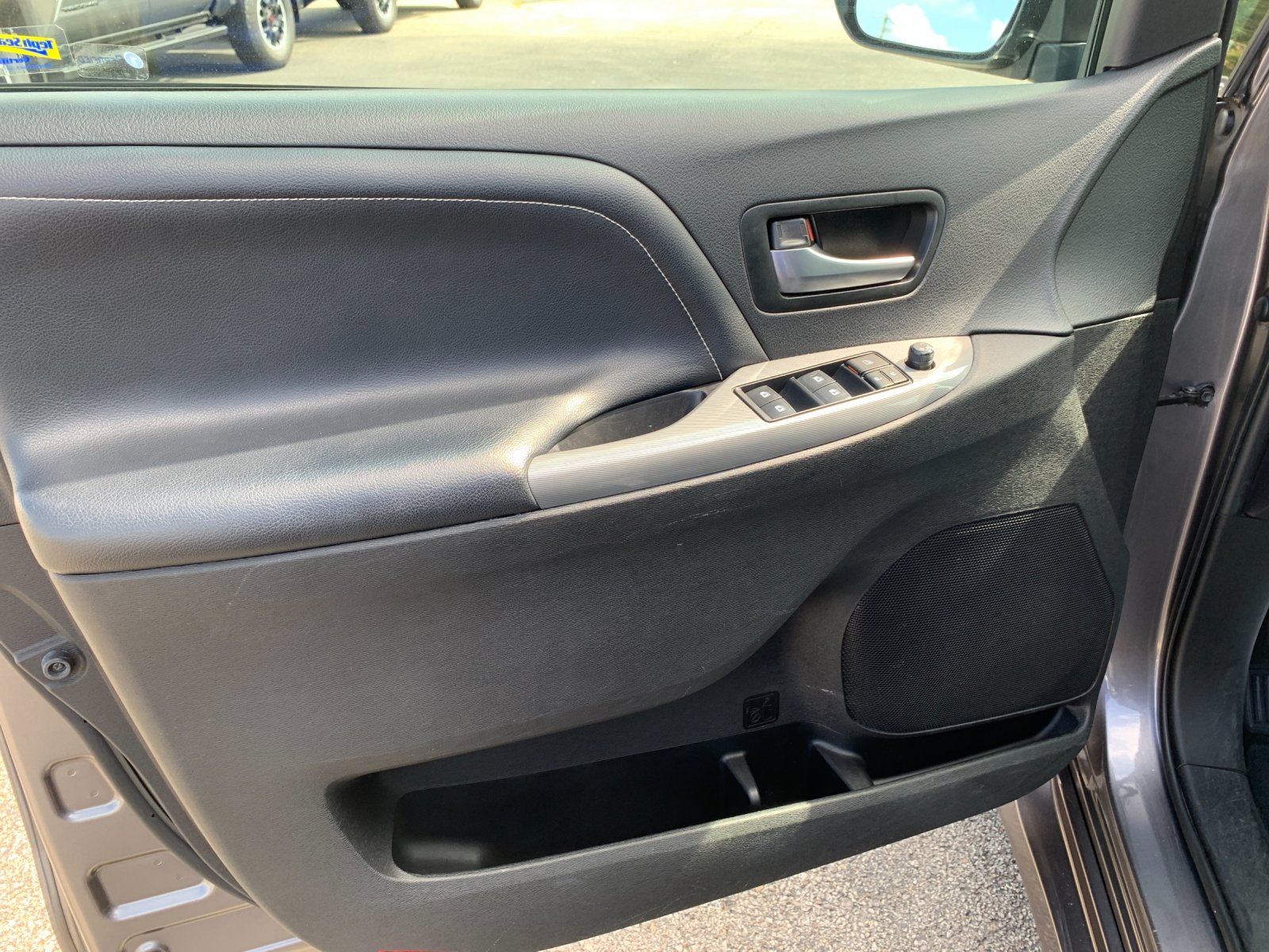 Certified Used 2018 Gray Toyota SE Premium image 12